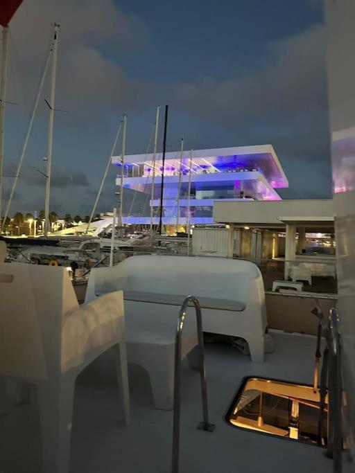 Noche Insolita En Yate De 16M A 2 Minutos De La Playa Valencia Luaran gambar