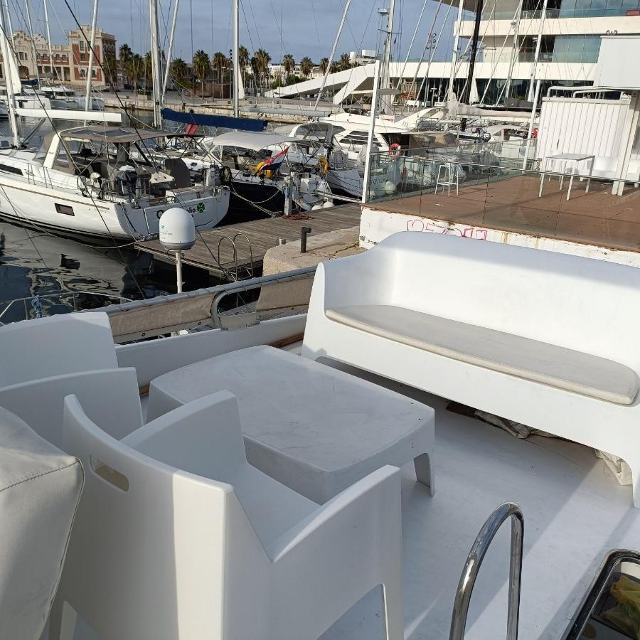 Noche Insolita En Yate De 16M A 2 Minutos De La Playa Valencia Luaran gambar